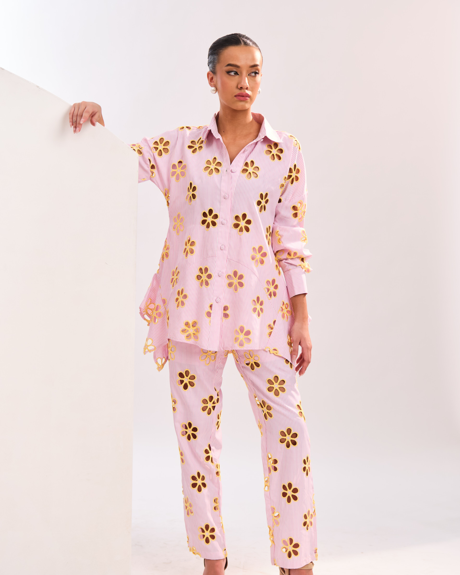 SOL FLOWER CUT PANTS - PINK