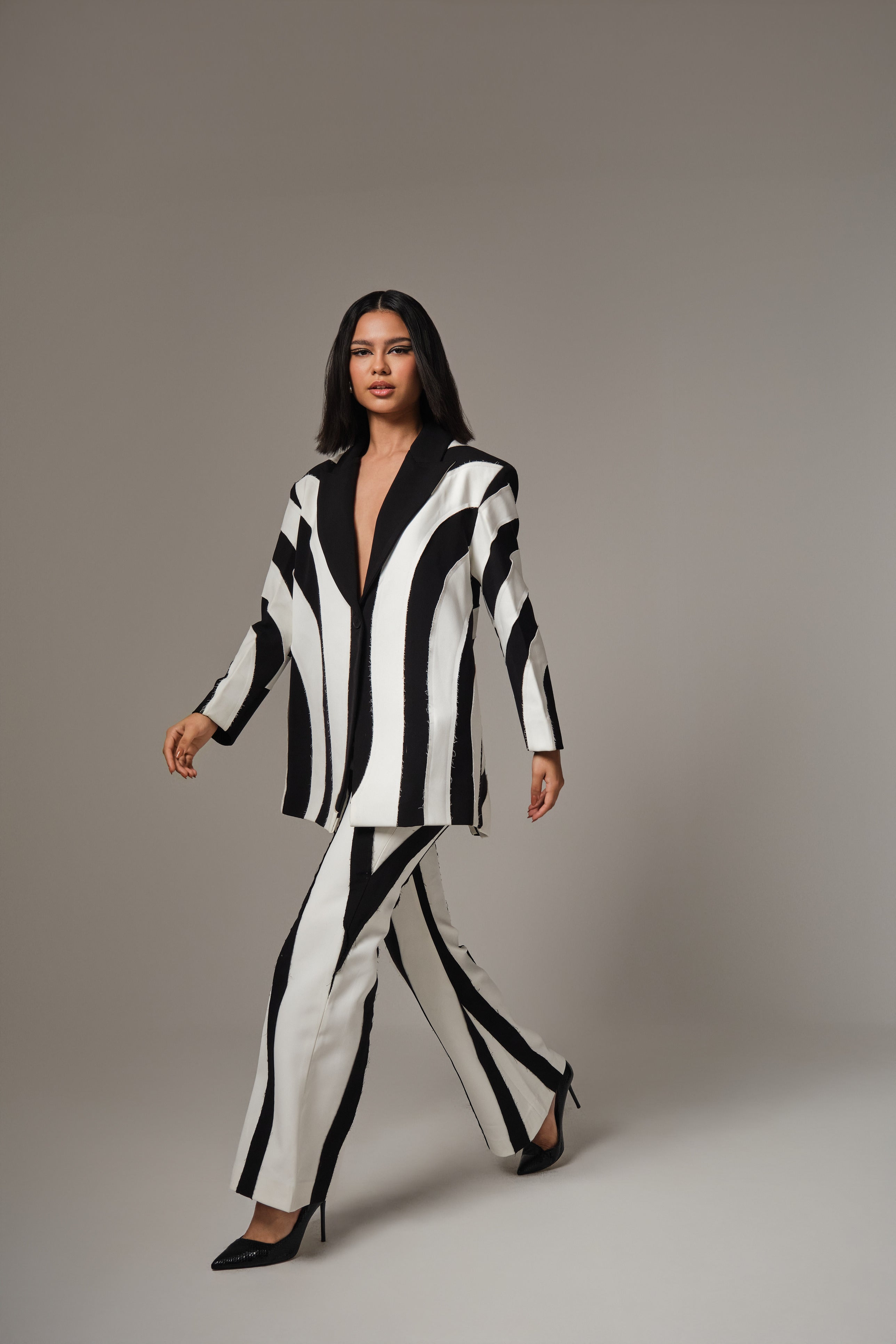 MOIRA PATCHED B/W BLAZER