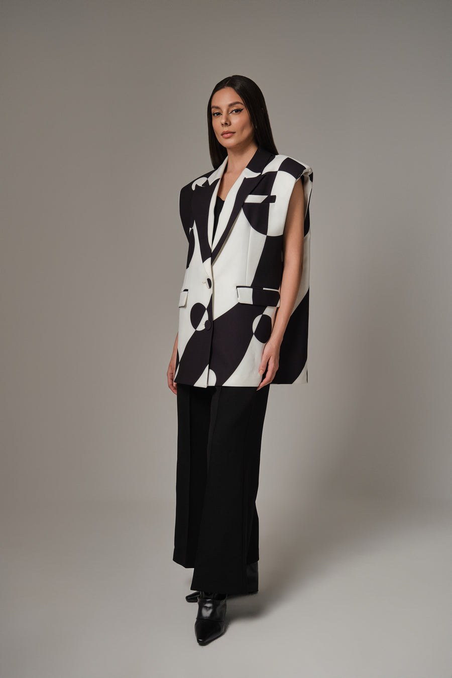 DAIRINE SLEEVELES BLAZER