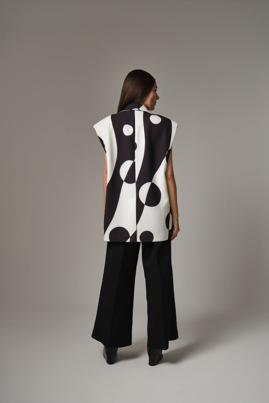 DAIRINE SLEEVELES BLAZER