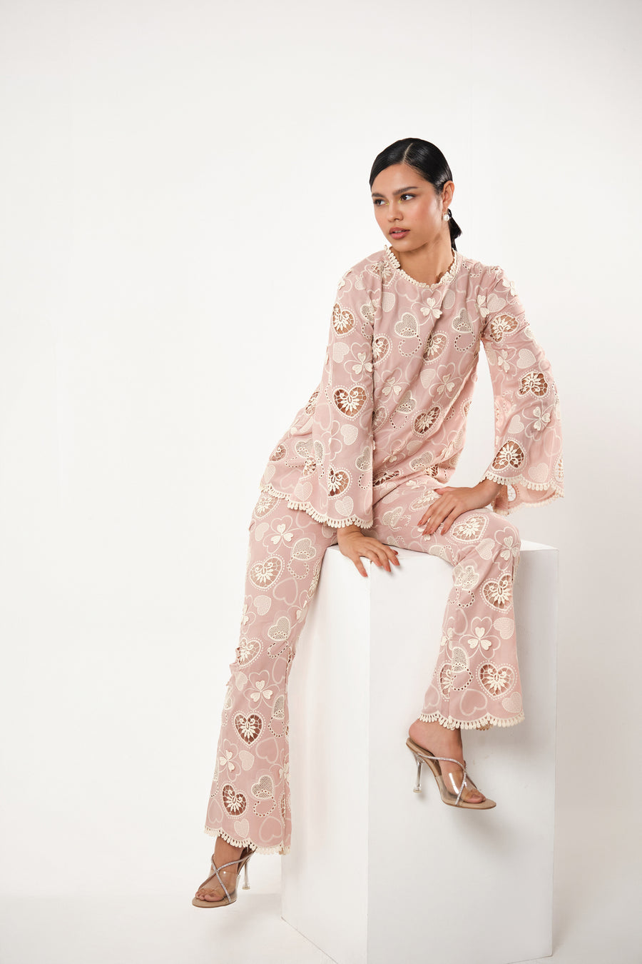 ESHQ HEART EMBROIDERED SET